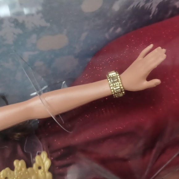 2016 Barbie Red Jewel Toned Sparkling Bodice Holiday Gown Doll Mattel #DRD25 - Picture 6 of 11